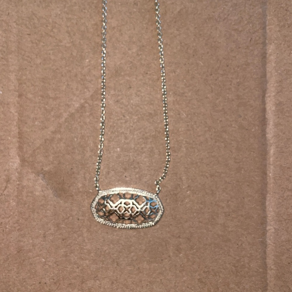 Kendra Scott necklace